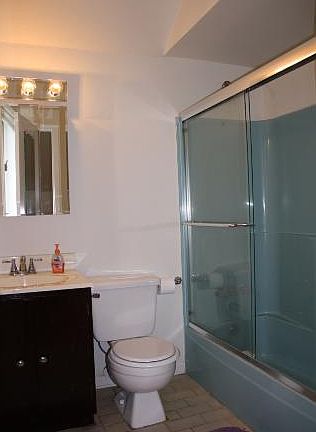 2nd image of 239 Bernard St E