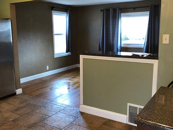 5th image of 9839 Meadow View Dr