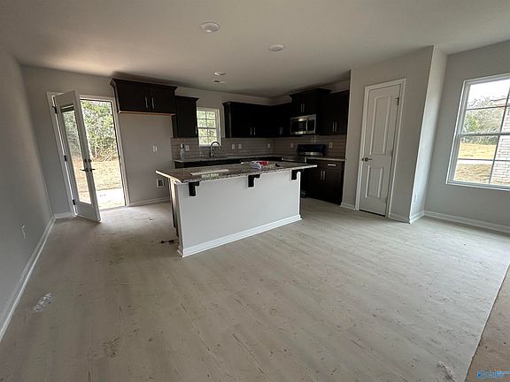 5th image of 144 Stratman Dr