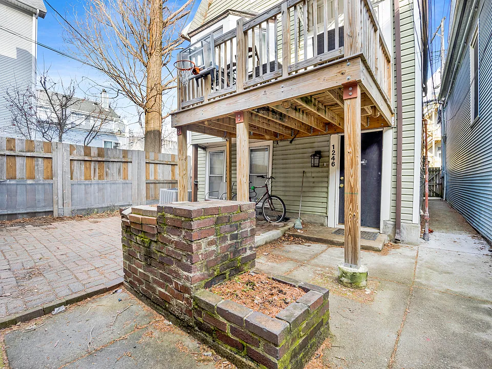 1246 W Nelson St #CH