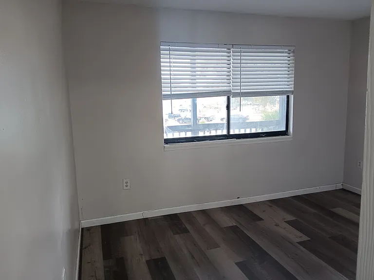 2541 S Myrtle Ave #D — Photo 21