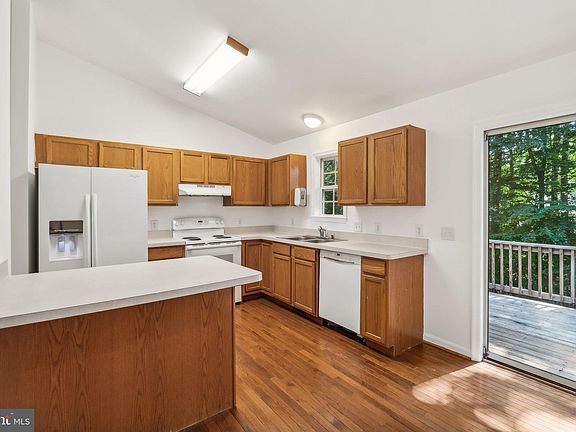 4th image of 64 Willow Branch Pl