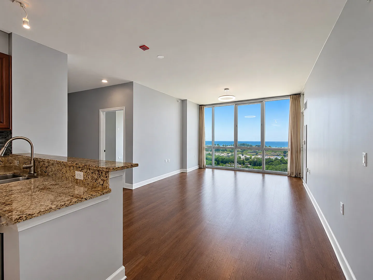 2 bed, 1220 sqft, $3,950 — Photo 2
