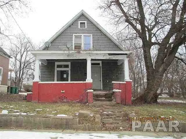 911 E Behrends Ave photo 1