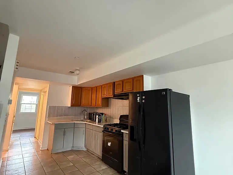 279 York Ave — Photo 4