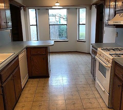 Kitchen/breakfast nook