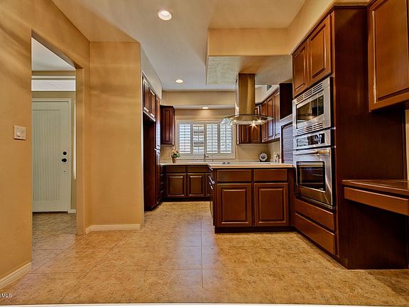 5th image of 908 E Derby Dr