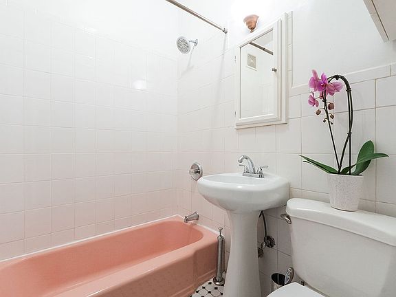 5th image of 203 W 87th St APT 35