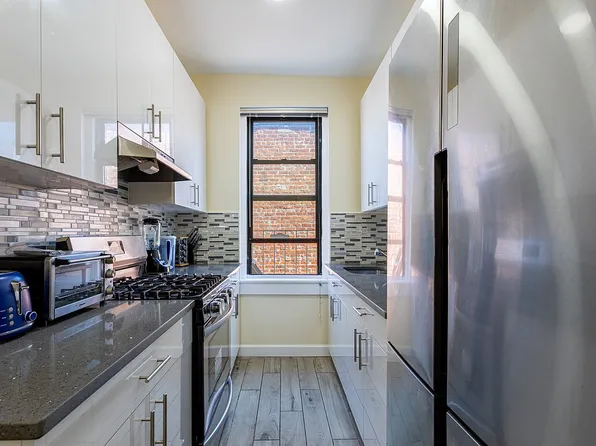 313 Brightwater Ct APT 6F, Brooklyn, NY 11235