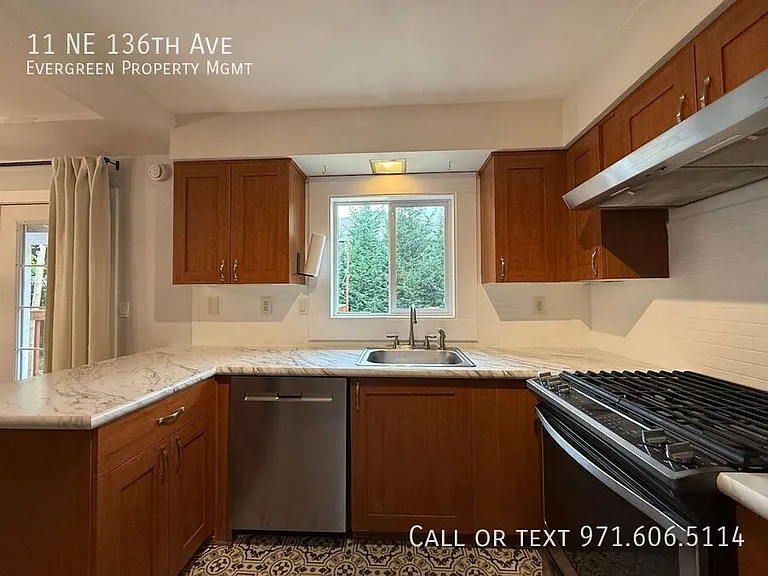 11 NE 136th Ave — Photo 9