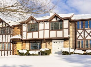 82 Camberley Pl, Penfield, NY 14526