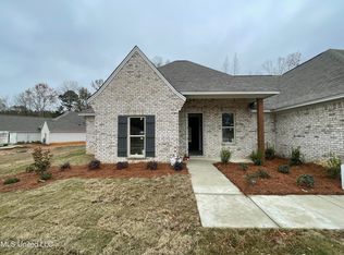 102 Jasmine Cove Dr, Brandon, MS 39042