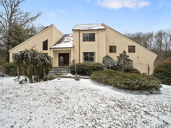2nd image of 111 Deerfield Ln N