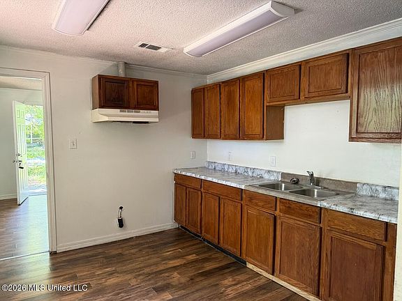 4th image of 2020 41st Ave