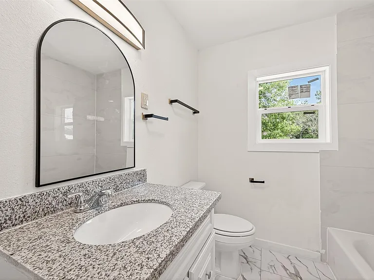 815 Brooks Ave — Photo 40