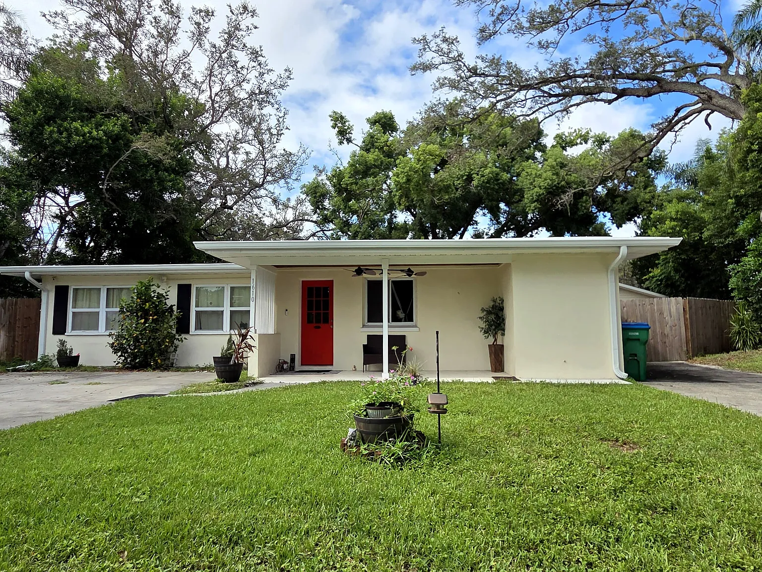1610 Valencia St — Photo 1