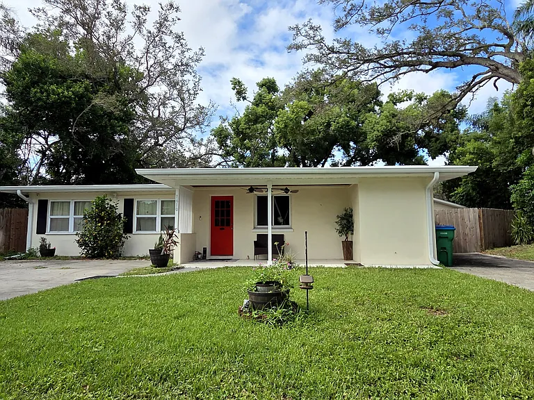 1610 Valencia St — Photo 1