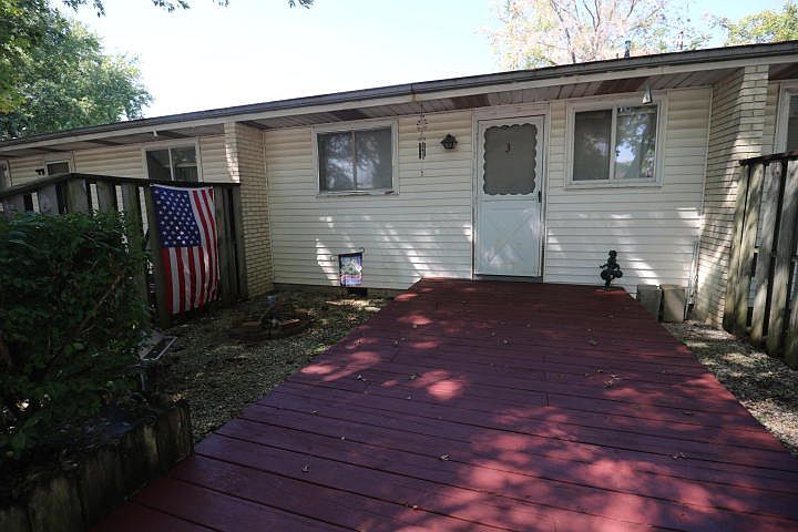 2nd image of 707 W Black Oak St