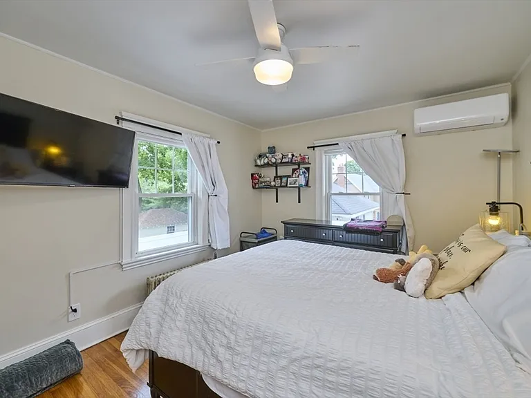 41 Lynde Ave — Photo 13