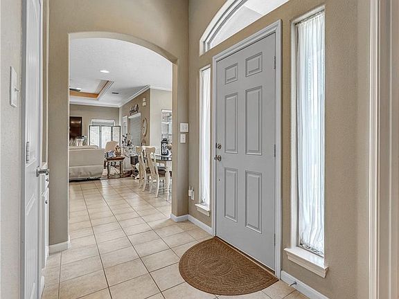 3rd image of 3307 Broadmoor Dr