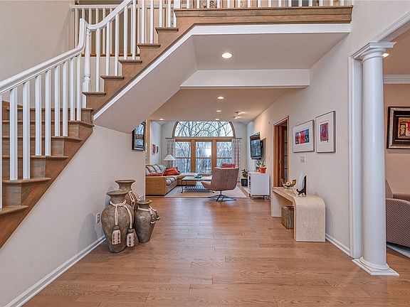 3rd image of 206 Pine Grove Ct