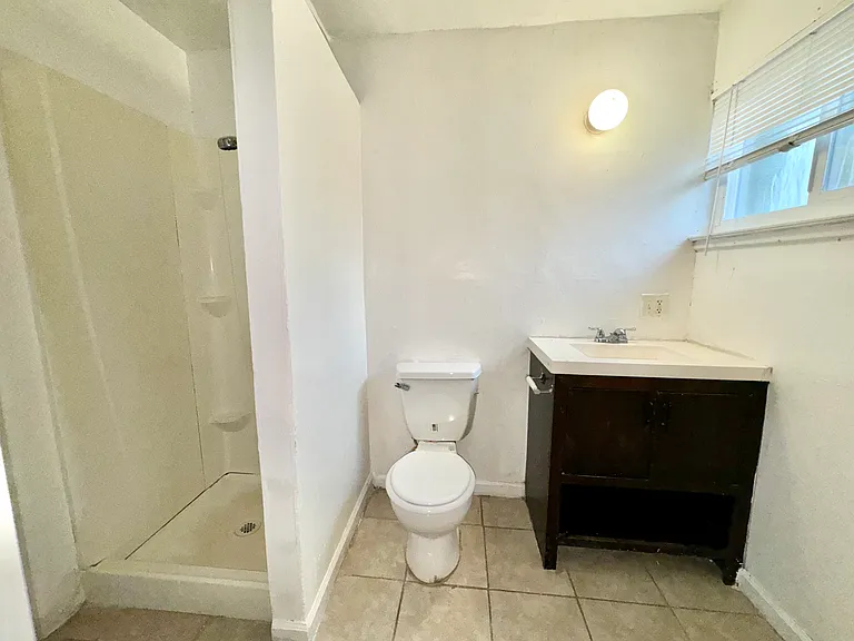 Vassar Apartment — Photo 11