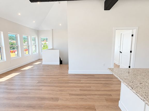 4th image of 275 Shrewsbury St #3