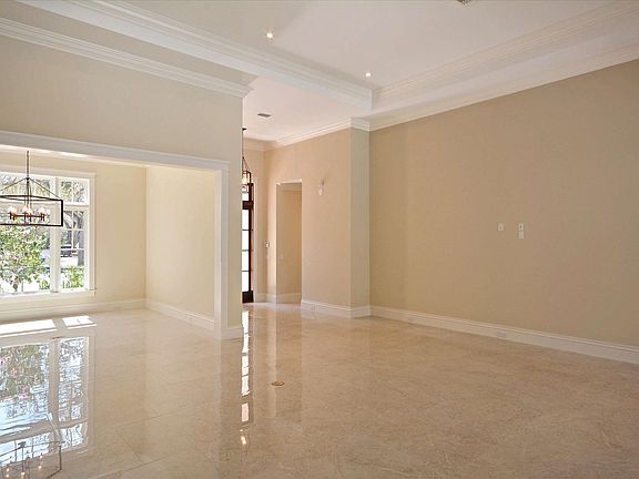 4th image of 885 Old Oak Ln