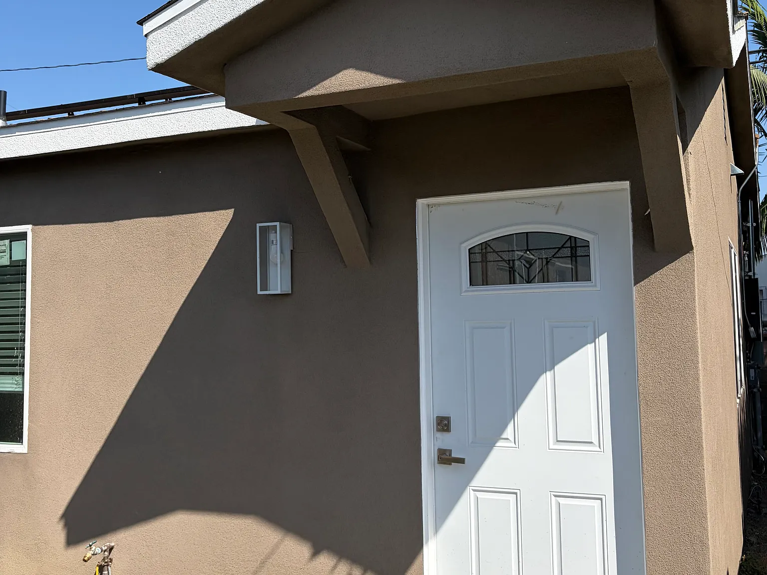 2 bed, 900 sqft, $3,000 — Photo 1