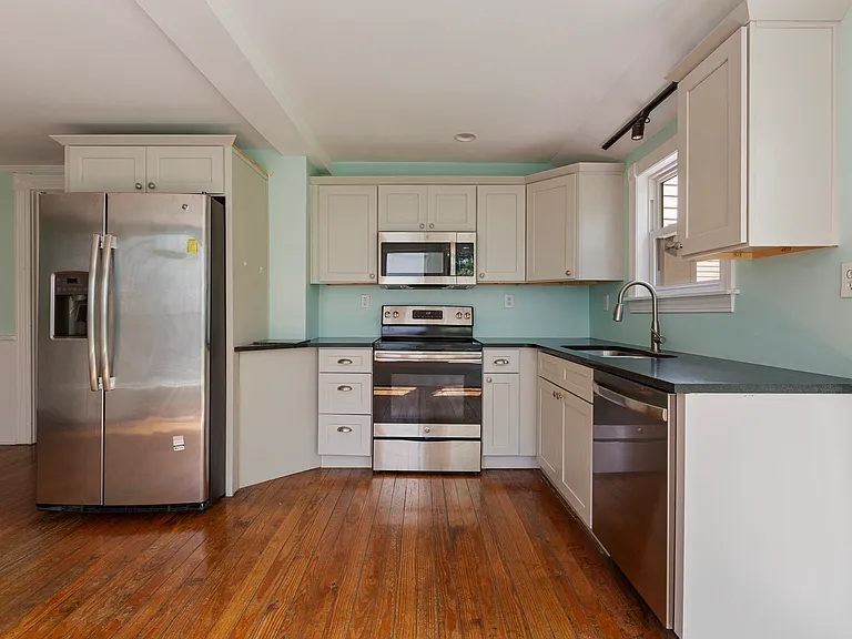 5820 Chamberlain Ln — Photo 35