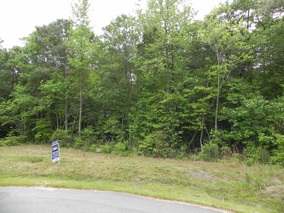 2nd image of 104 Holly Berry Ln