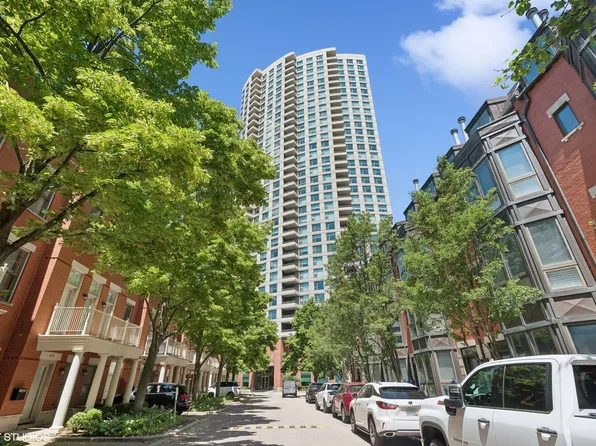 501 N Clinton St APT 2305, Chicago, IL 60654