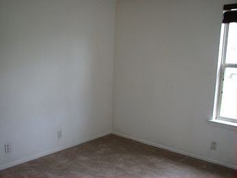 4th image of 1025 Grande Dr