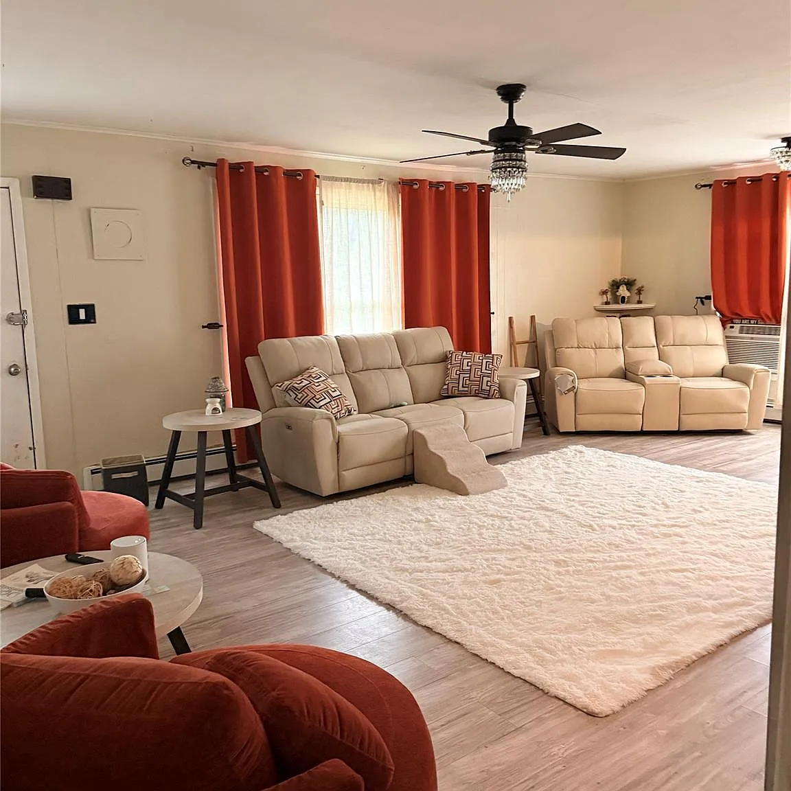 3 bed, 2.0 bath, 2016 sqft, $3,200 — Photo 2