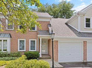 319 Country Club Dr, Prospect Heights, IL 60070