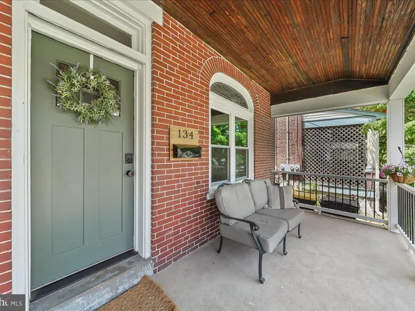 134 Walnut St, Mont Clare, PA 19453