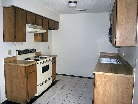 5th image of 2168 Knoll Crest Dr