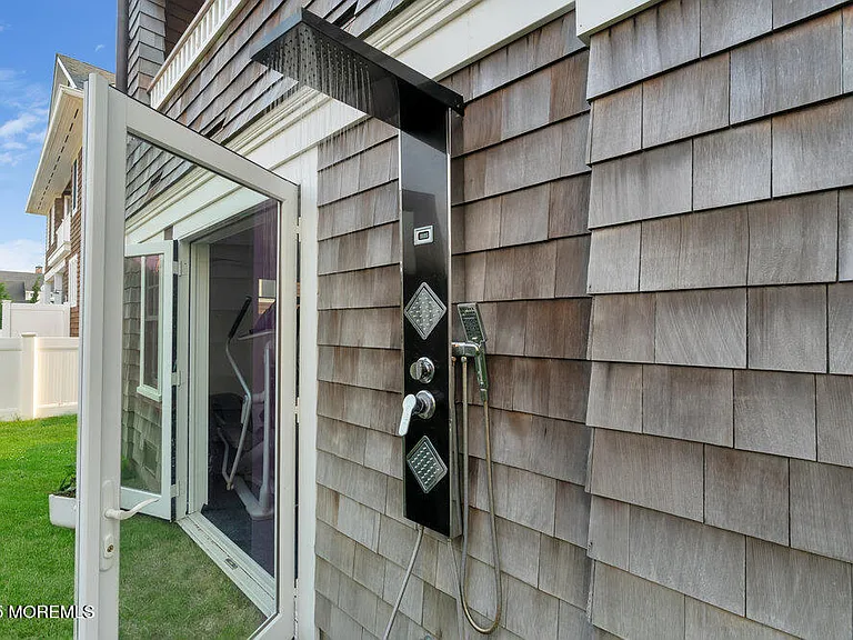 985 Ocean Ave — Photo 47