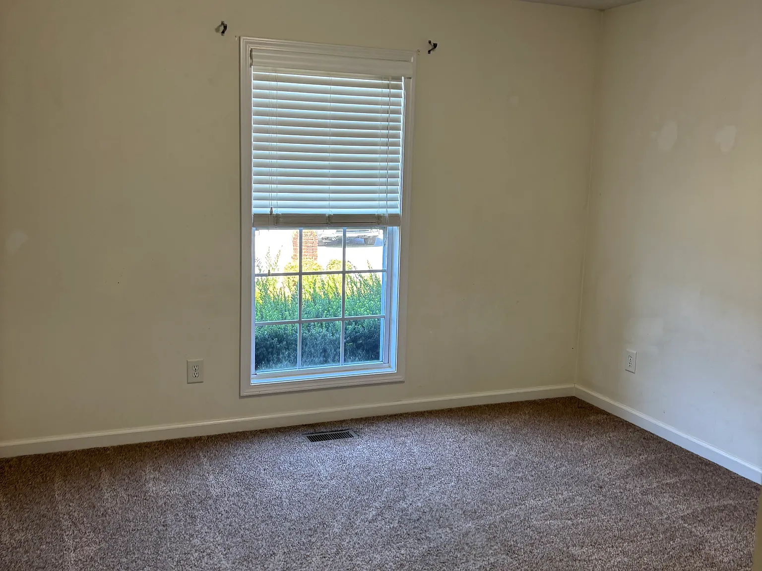 3 bed, 1350 sqft, $1,800 — Photo 2