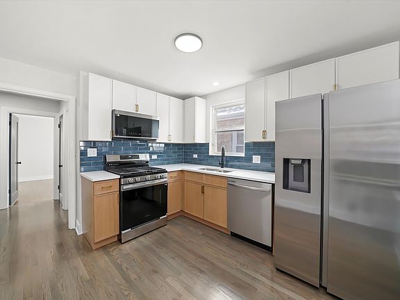 3rd image of 4840 W Waveland Ave