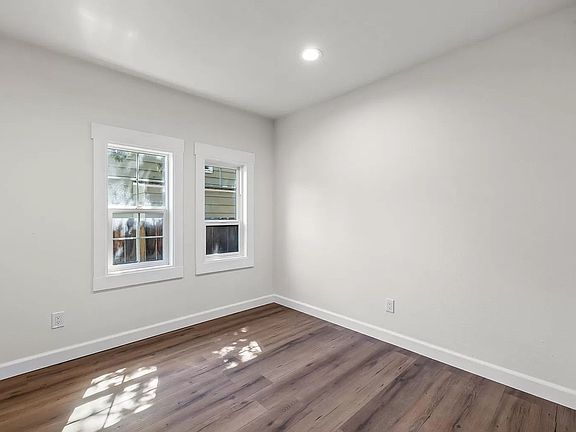 4th image of 202 & 208 NE Juniper St #97754