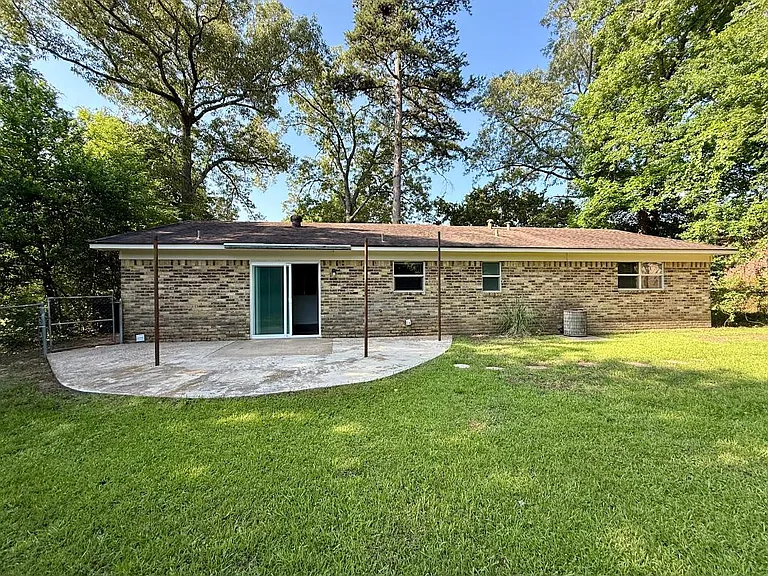 403 E Lynnwood Ln — Photo 20