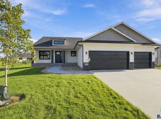 6808 E Gallant Cir, Sioux Falls, SD 57108