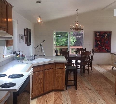 4th image of 321 N Szolomayer Ln