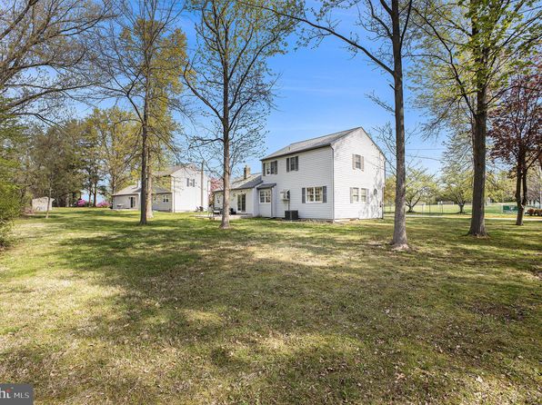 2102 Oakland Dr, Norristown, PA 19403