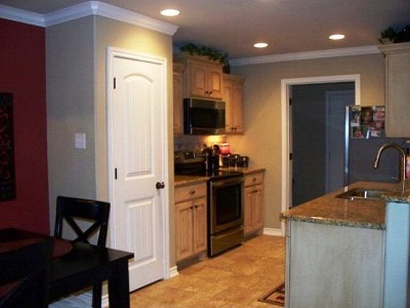 3rd image of 2201 Tanglewood Cir