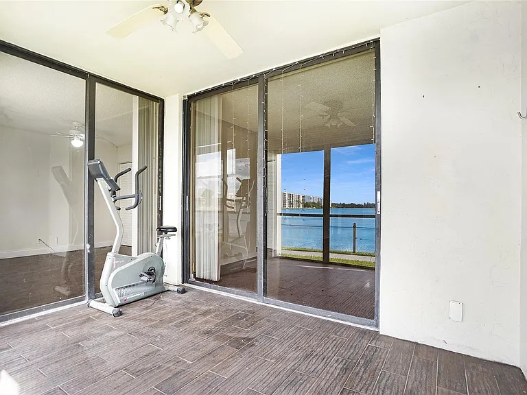 109 Lake Emerald Dr #110 — Photo 29