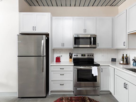 5th image of 1009 W Juneau Ave #210