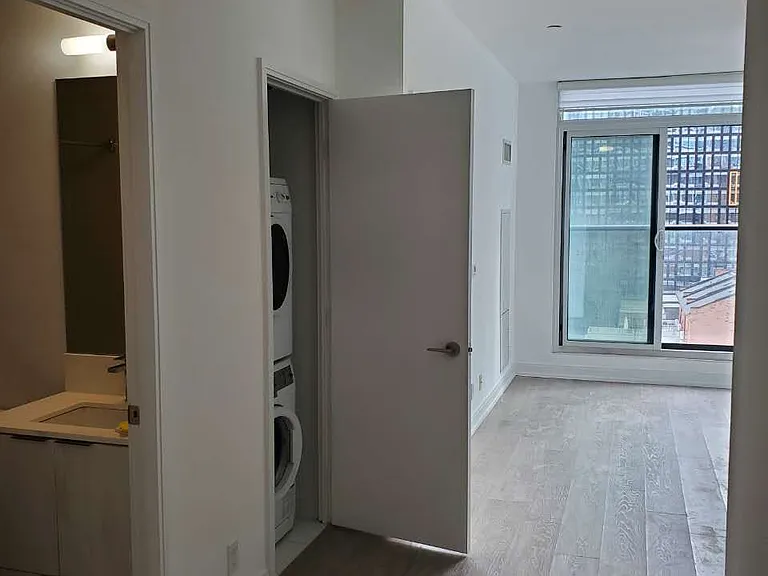 181 Dundas St E #607 — Photo 3