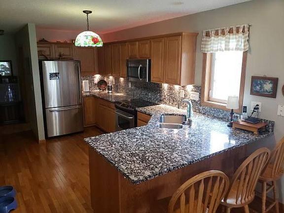 5th image of 291 Appleblossom Ln E